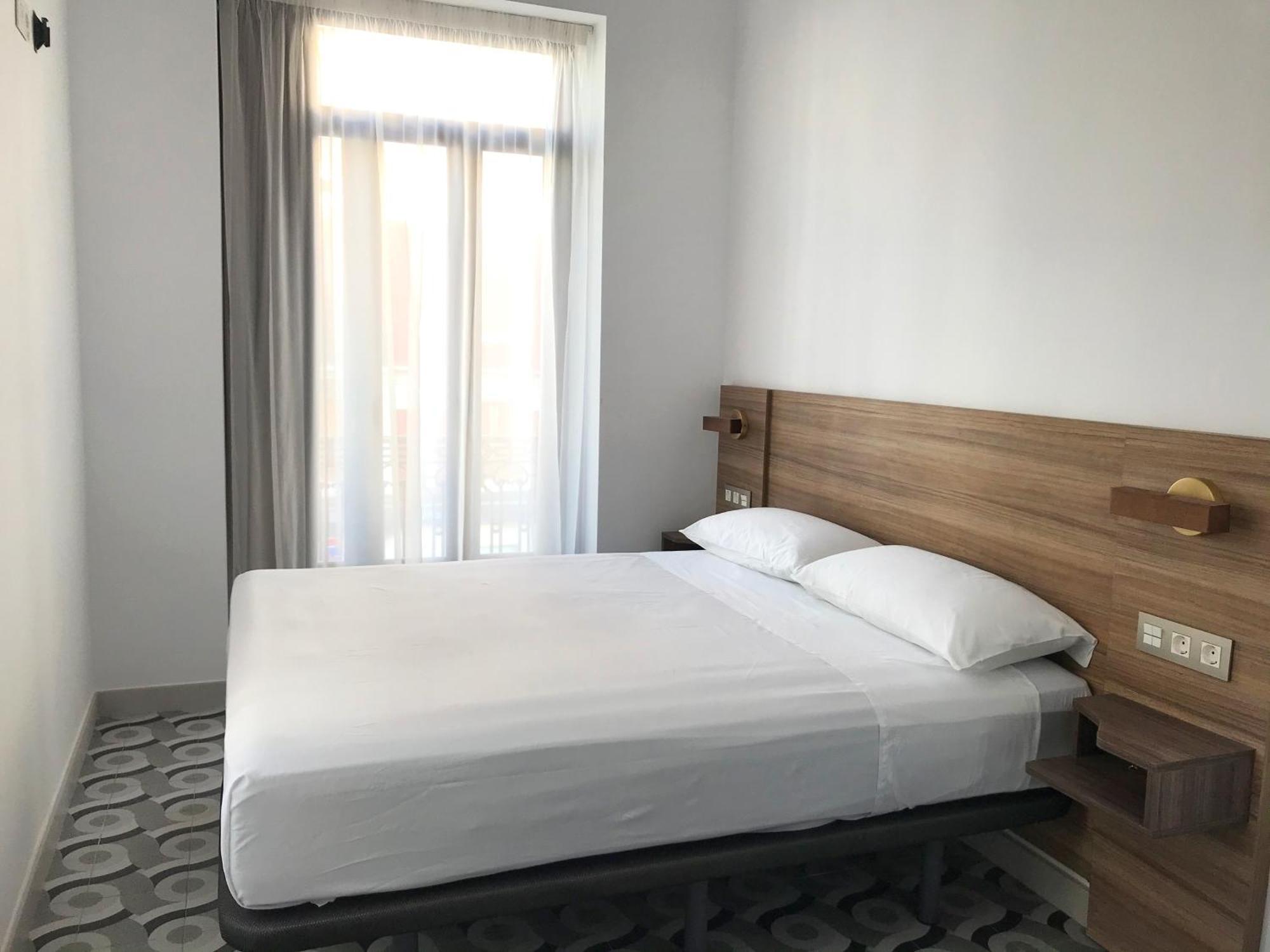 Hotel 19-30 Valencia Room photo
